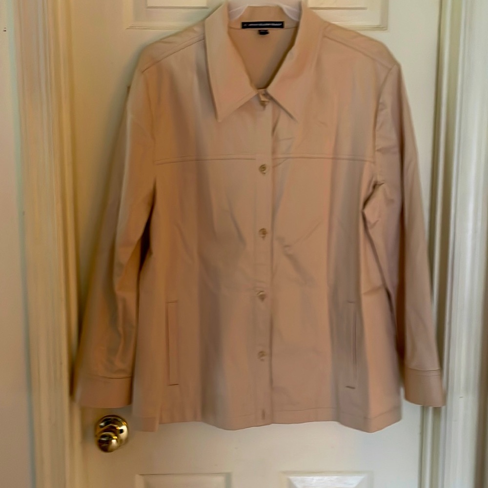 Company Ellen Tracy size 14 Oversized Shackleton in light tan